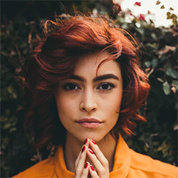 Devant -Casques intégraux Soldes 2022 testimonial avatar female 1 ux builder